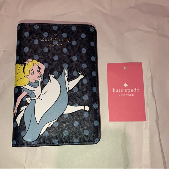 Top 30+ imagen kate spade alice in wonderland passport holder